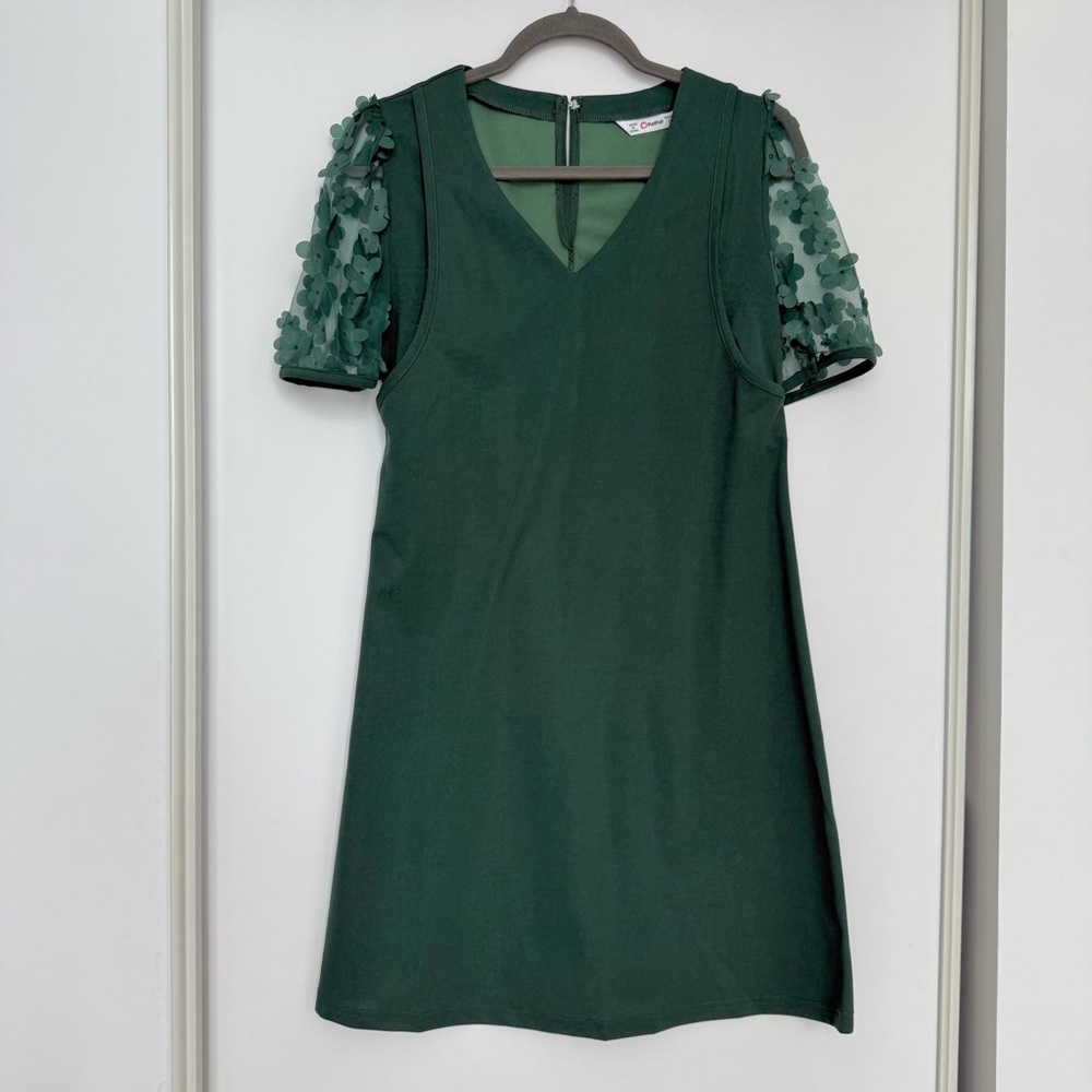 ⭐️HOST PICK⭐️ Green Breastfeeding Dress with Floral Sleeves